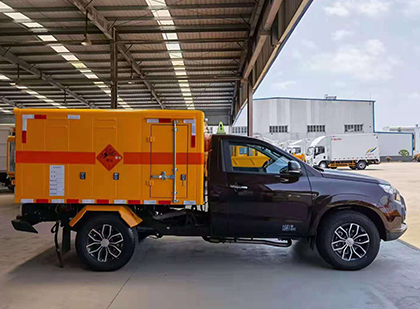 青岛爆破器材运输车