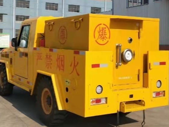 青岛凯龙爆破器材运输车：保障爆破任务的安全运行
